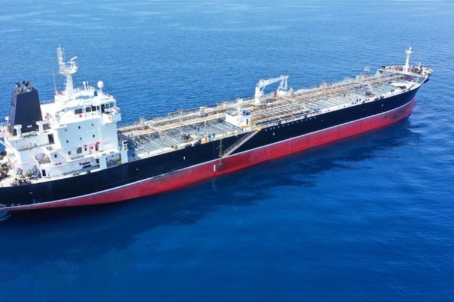 ایران روزانه یک میلیون بشکه نفت را به دور از آمار رسمی جابجا می کند