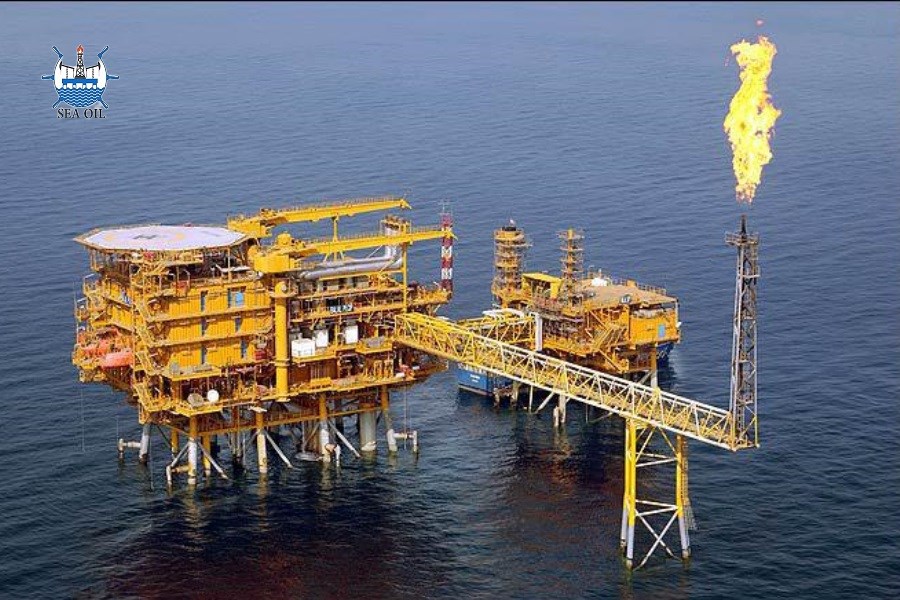 نفت میان مذاکره و میدان