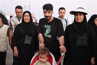 تصویر موکب آبشار عاطفه‌ها در مسیر نجف به کربلا؛ ثبت خاطرات ماندگار اربعین (بخش اول)